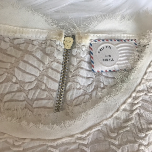 Anthropologie ivory and gold detail tank XS - Picture 2 of 4