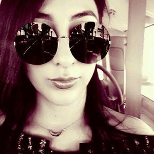 Meet your Posher, Raquel