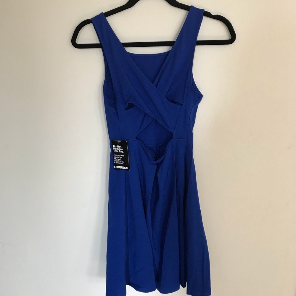 Express Crisscross Skater Dress - Picture 4 of 8