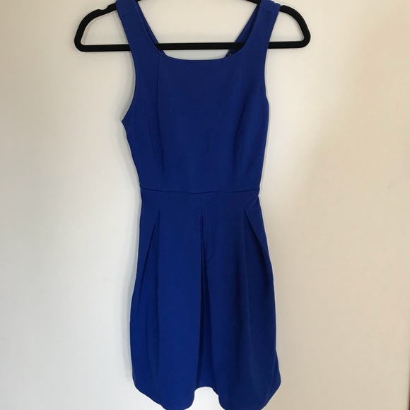 Express Crisscross Skater Dress - Picture 3 of 8