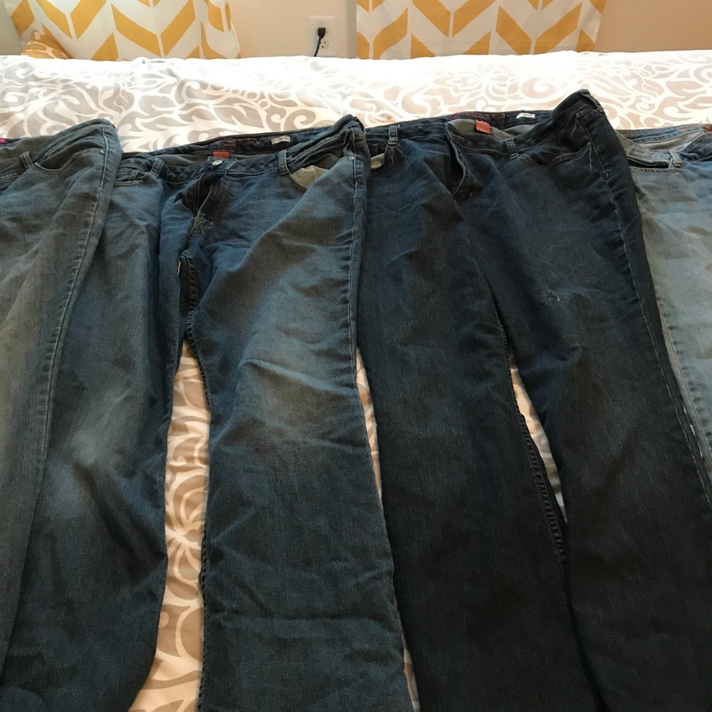 4 pair of jeans