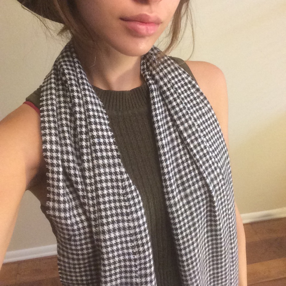 Houndstooth print scarf