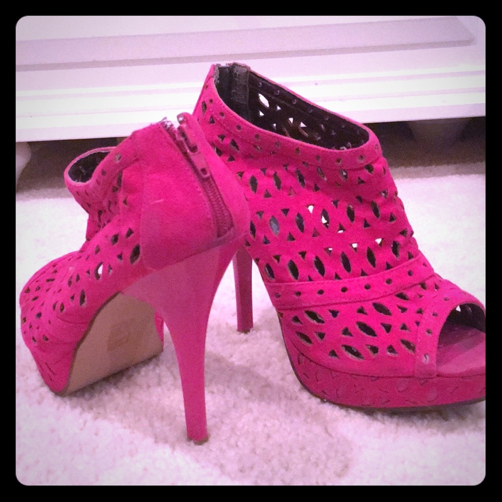 Size 8 Suede laser-cut peep-toe platform bootie