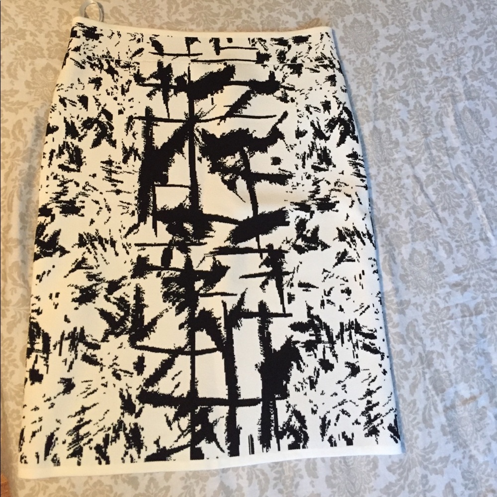 NWOT BCBG bodycon skirt-white-black