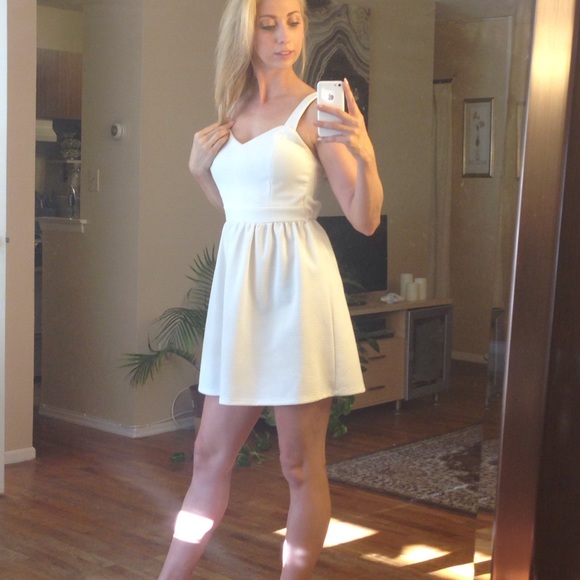 BeBop Dresses & Skirts - Sleeveless White Sweetheart Dress