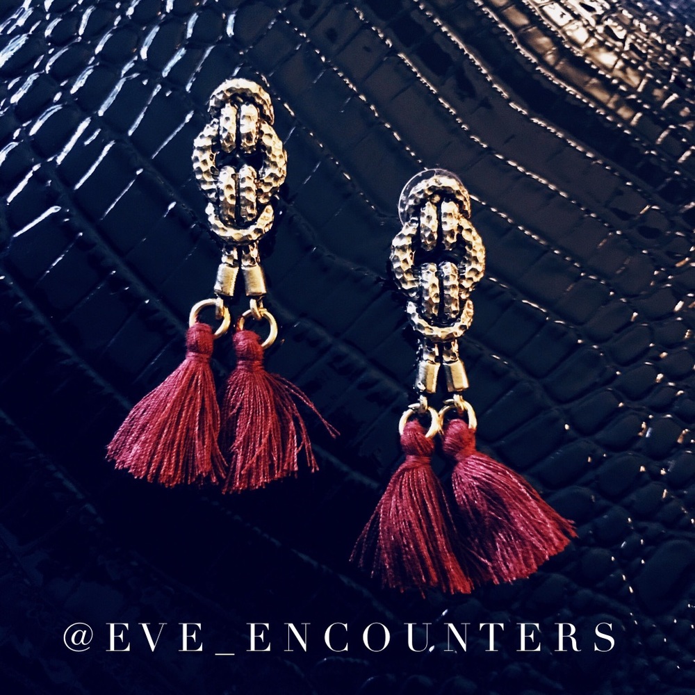 | ANTIQUED GOLD KNOT TASSEL EARRINGS |