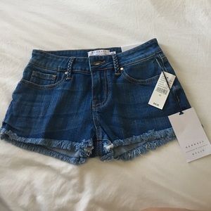 Kendal and Kylie NEW short