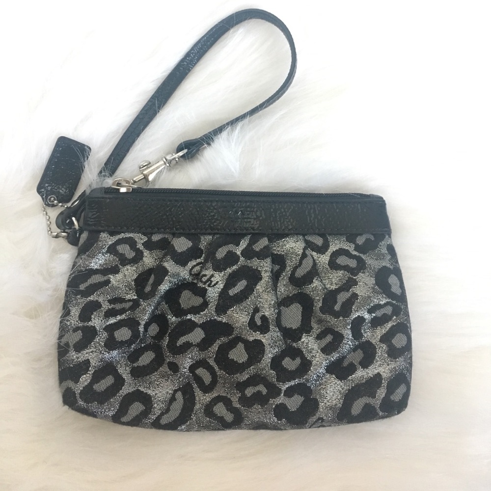 Coach wristlet leopard