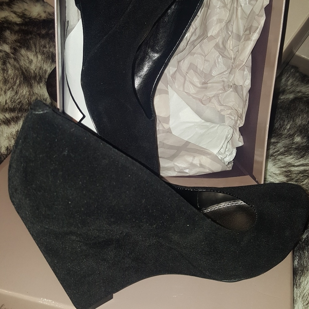 Black Wedges