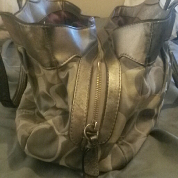 Authentic Coach Maggie Purse - Picture 7 of 7