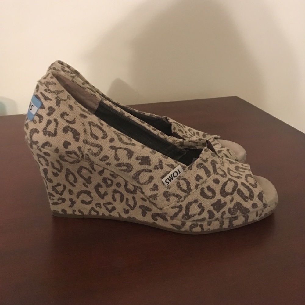 Tom's Cheetah print wedges