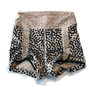 lululemon athletica // Hot Hot Shorts