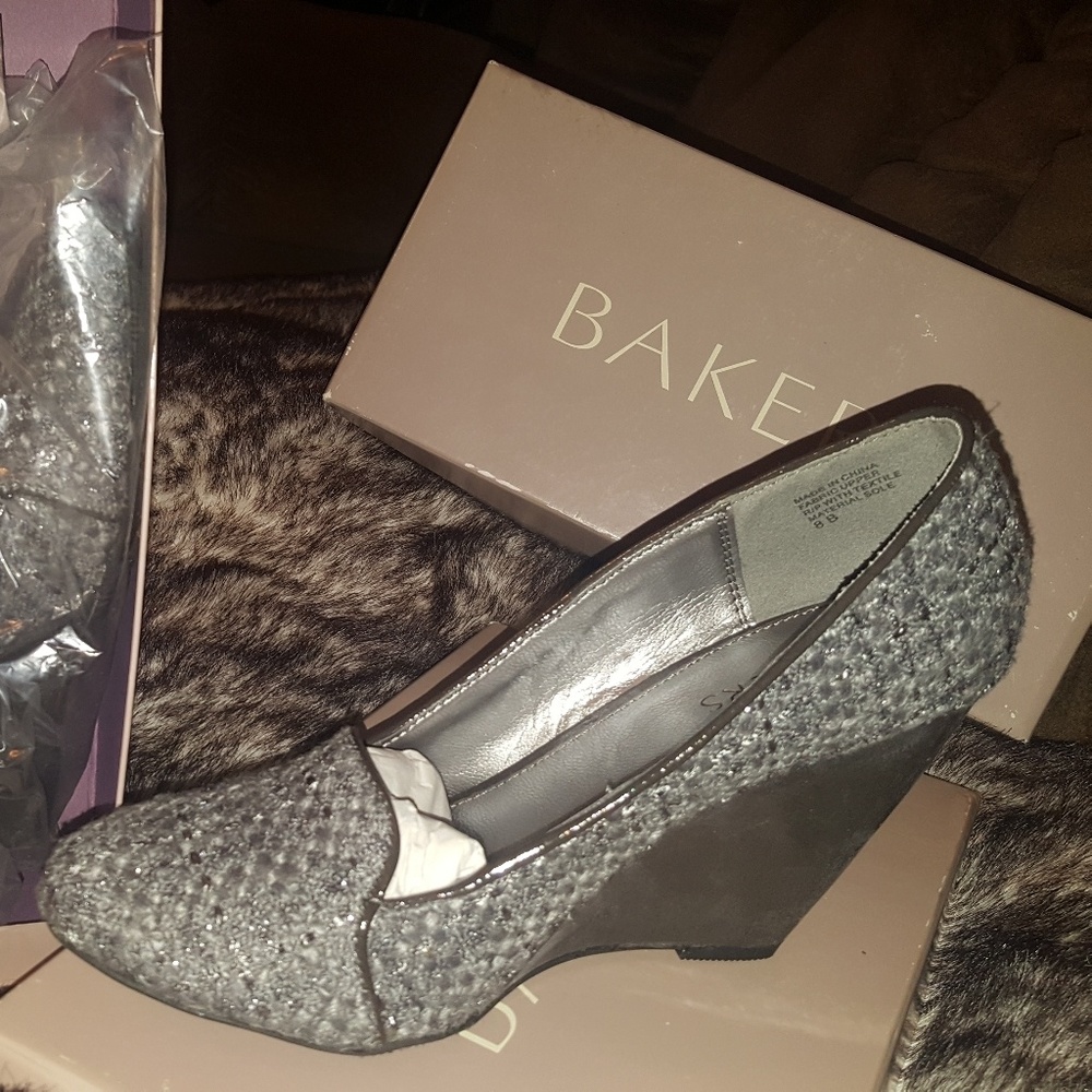 SILVER WEDGES by BAKERS