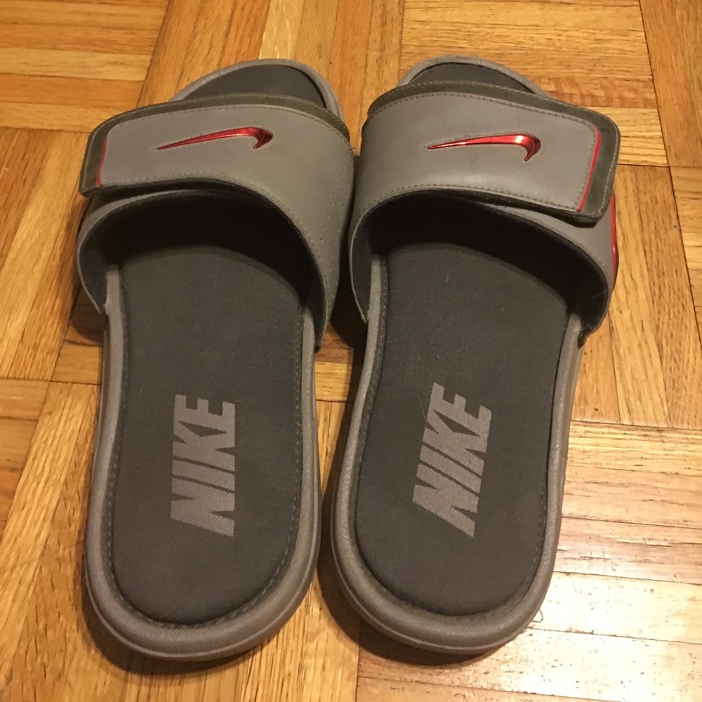 Nike memory foam flip flops