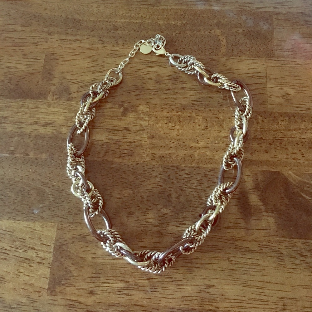 Gold twisted necklace
