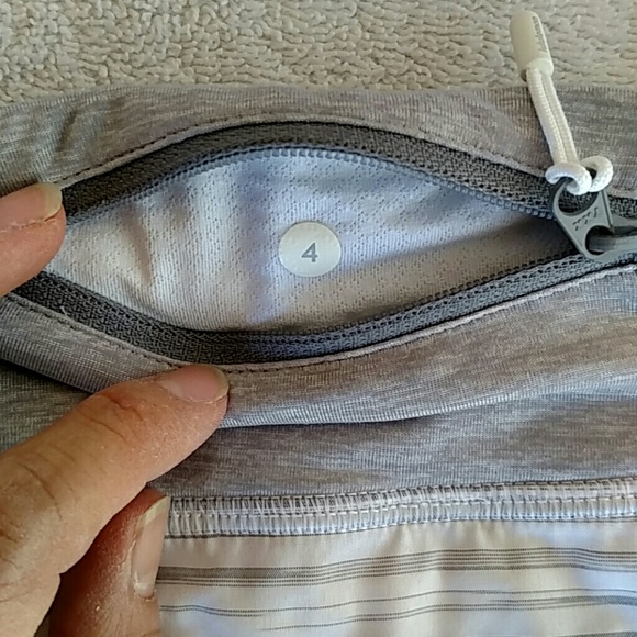 Speed shorts size 4 Fossil Stripe and White. - Picture 4 of 8