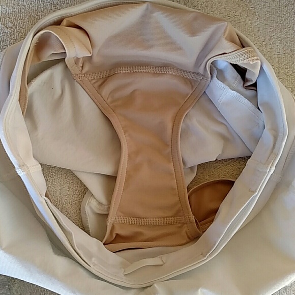 Speed shorts size 4 Fossil Stripe and White. - Picture 7 of 8