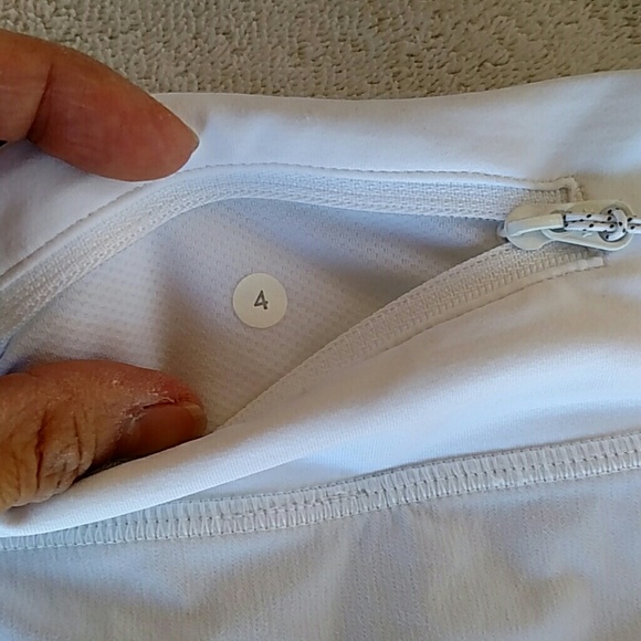 Speed shorts size 4 Fossil Stripe and White. - Picture 8 of 8