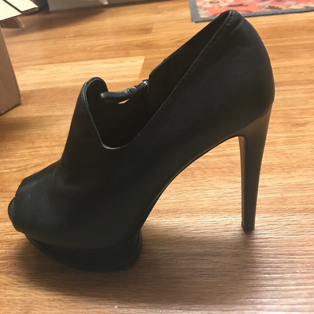 Gianni Bini black Silhouetto shoes