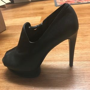 Gianni Bini black Silhouetto shoes