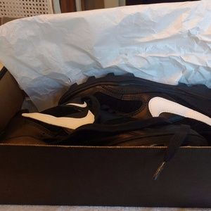 BRAND NEW NIKE LAND SHARK 2 FOOTBALL CLEATS