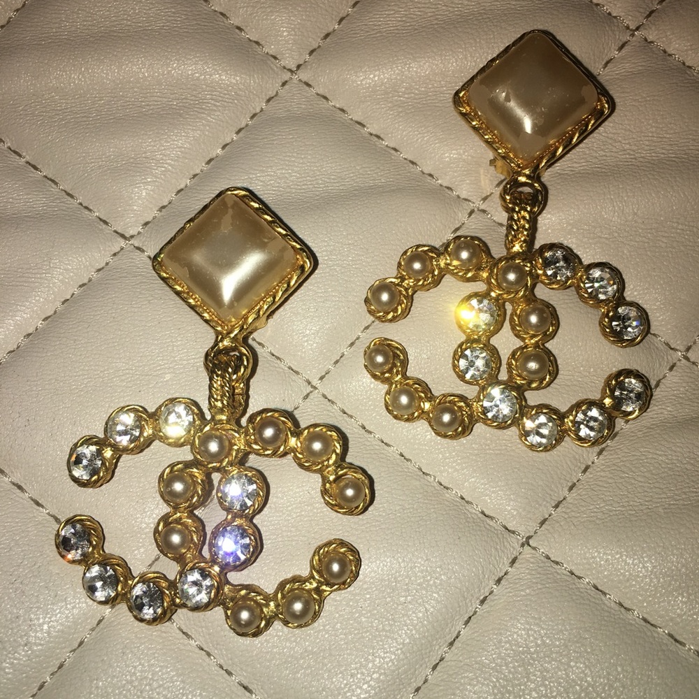 Authentic CHANEL CC clip on earrings w/ pearl