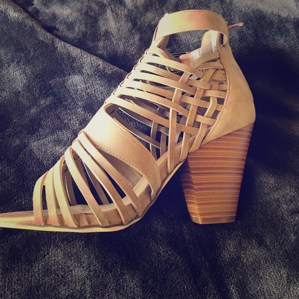 Taupe Thandie bootie, size 7W