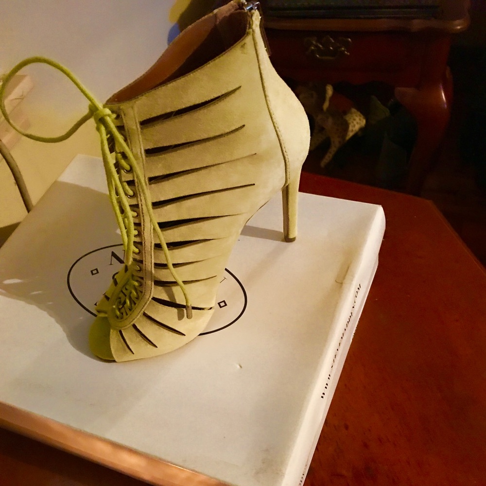 Steve Madden Cyder Yellow Suede Heels