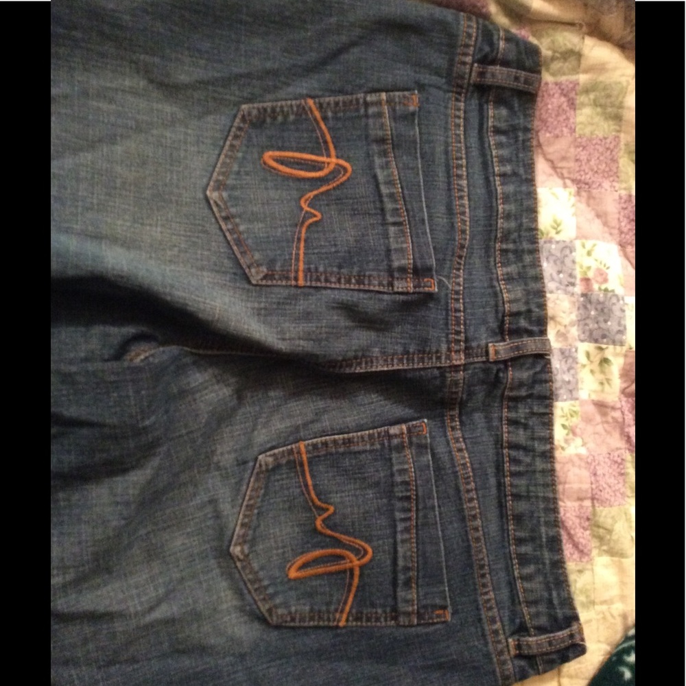 Maxwell Fit Boot cut Capri Jeans