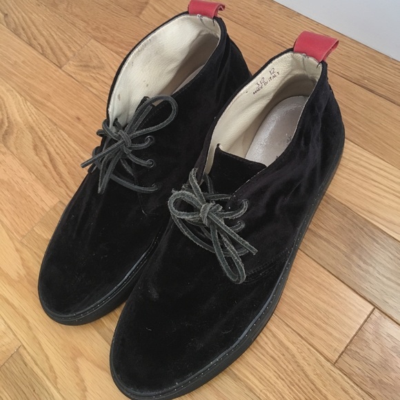 Del Toro Shoes in black velvet.