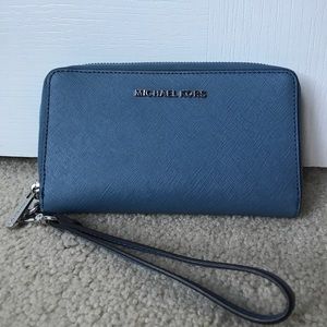 Michael Kors wallet/wristlet