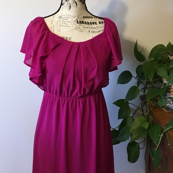 Monteau Dresses & Skirts - ✨Host Pick✨Beautiful NWT Ruffle Dress