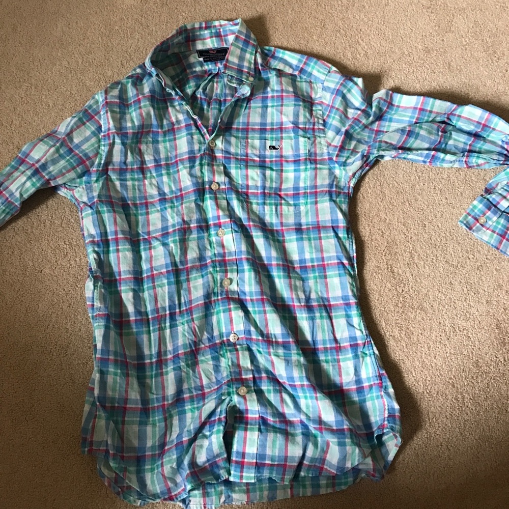Slim fit vineyard vines button down!
