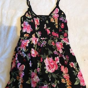 BEAUTIFUL FLORAL DRESS FROM FOREVER 21