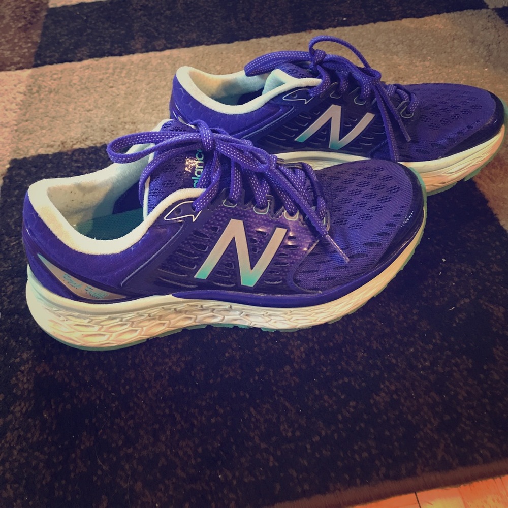 New Balance tennis shoes