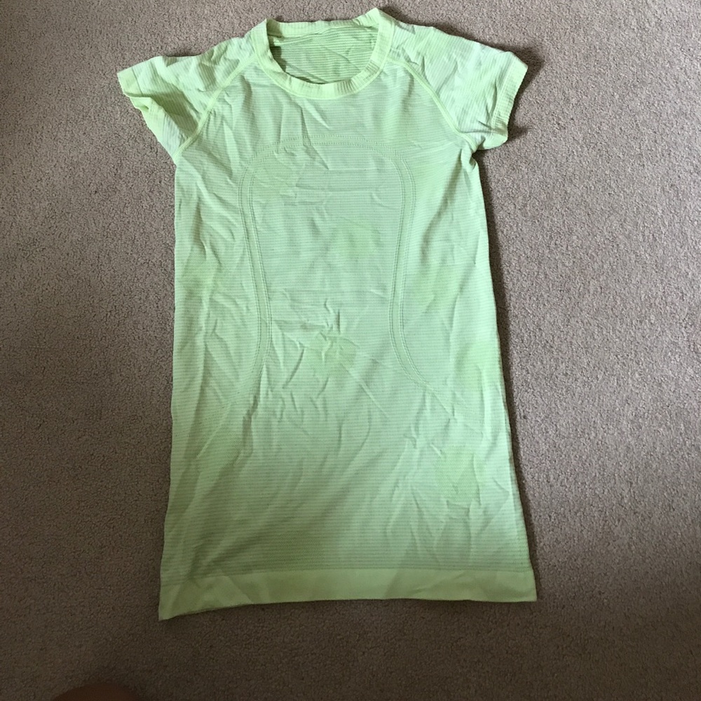 Lululemon running tee!