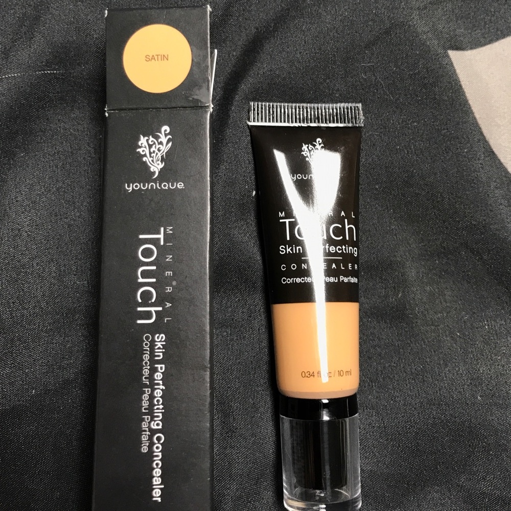 Younique satin concealer
