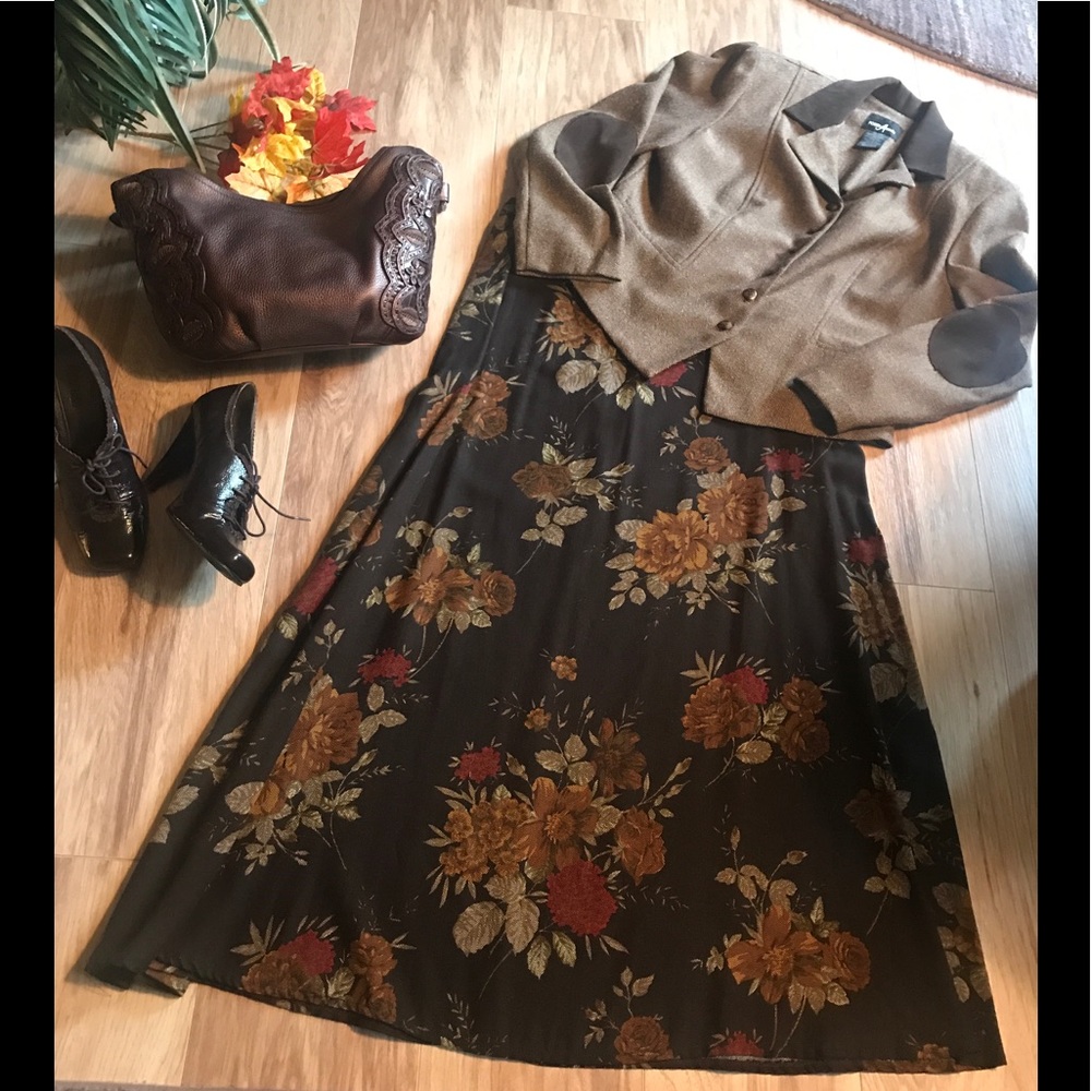 Host Pic🎉Beautiful Maxi Skirt- Fitted jacket.🍁