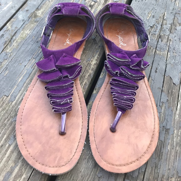 Qupid Shoes - Flat Ruffle sandal