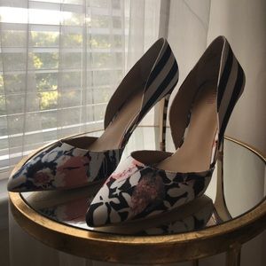 Pointed toe mixed pattern heels