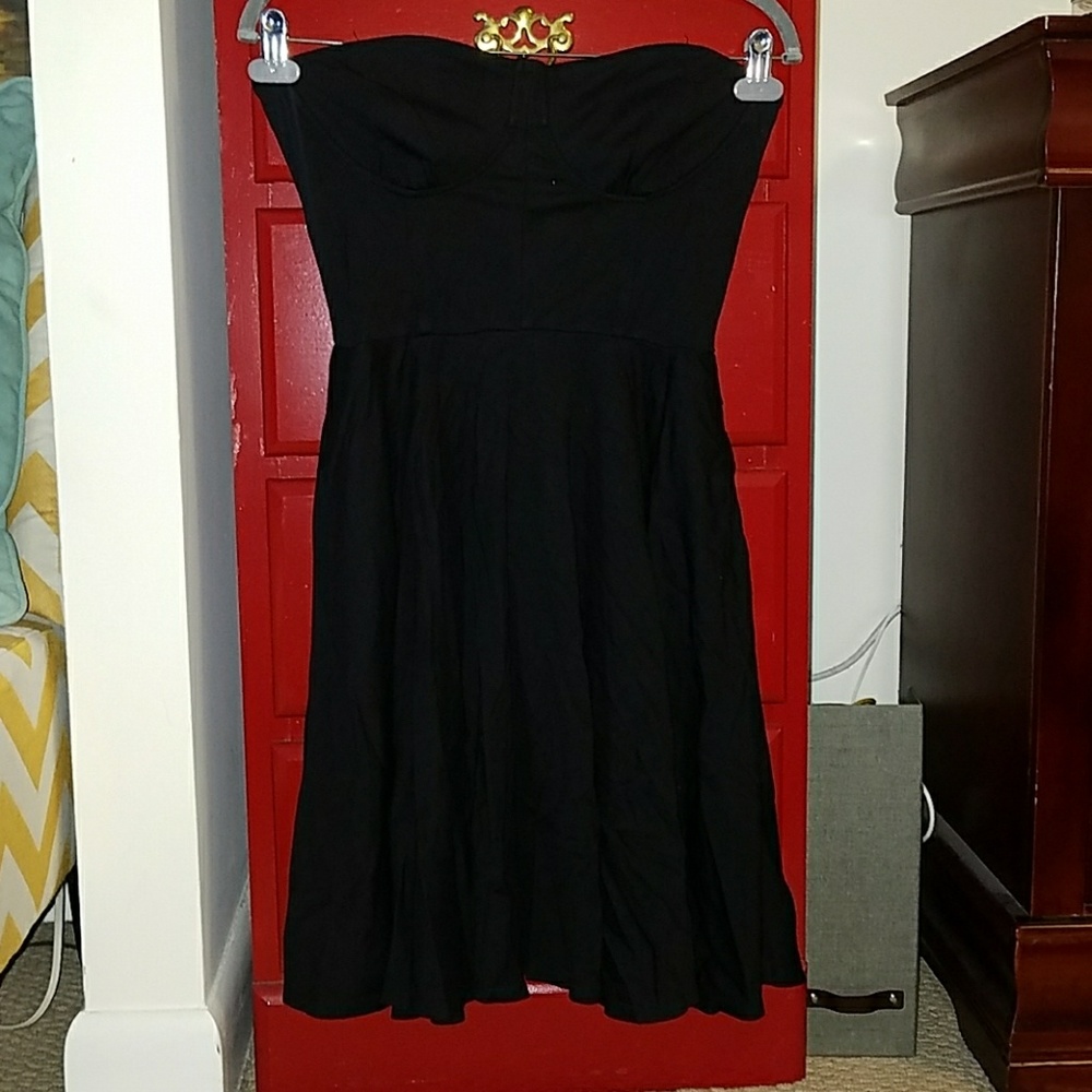 DONATED Strapless dress with pockets!