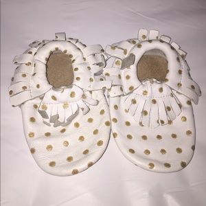 Baby moccasins white and gold polka dots size 5/6