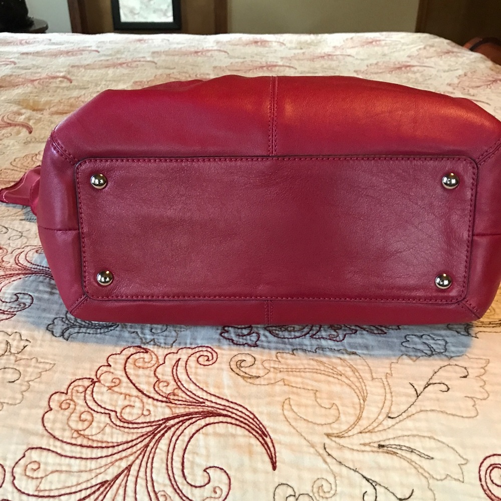 Beautiful Coach Bag with Coordinating scarf - Picture 4 of 8