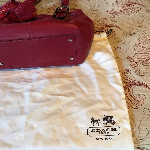 Beautiful Coach Bag with Coordinating scarf - Picture 8 of 8