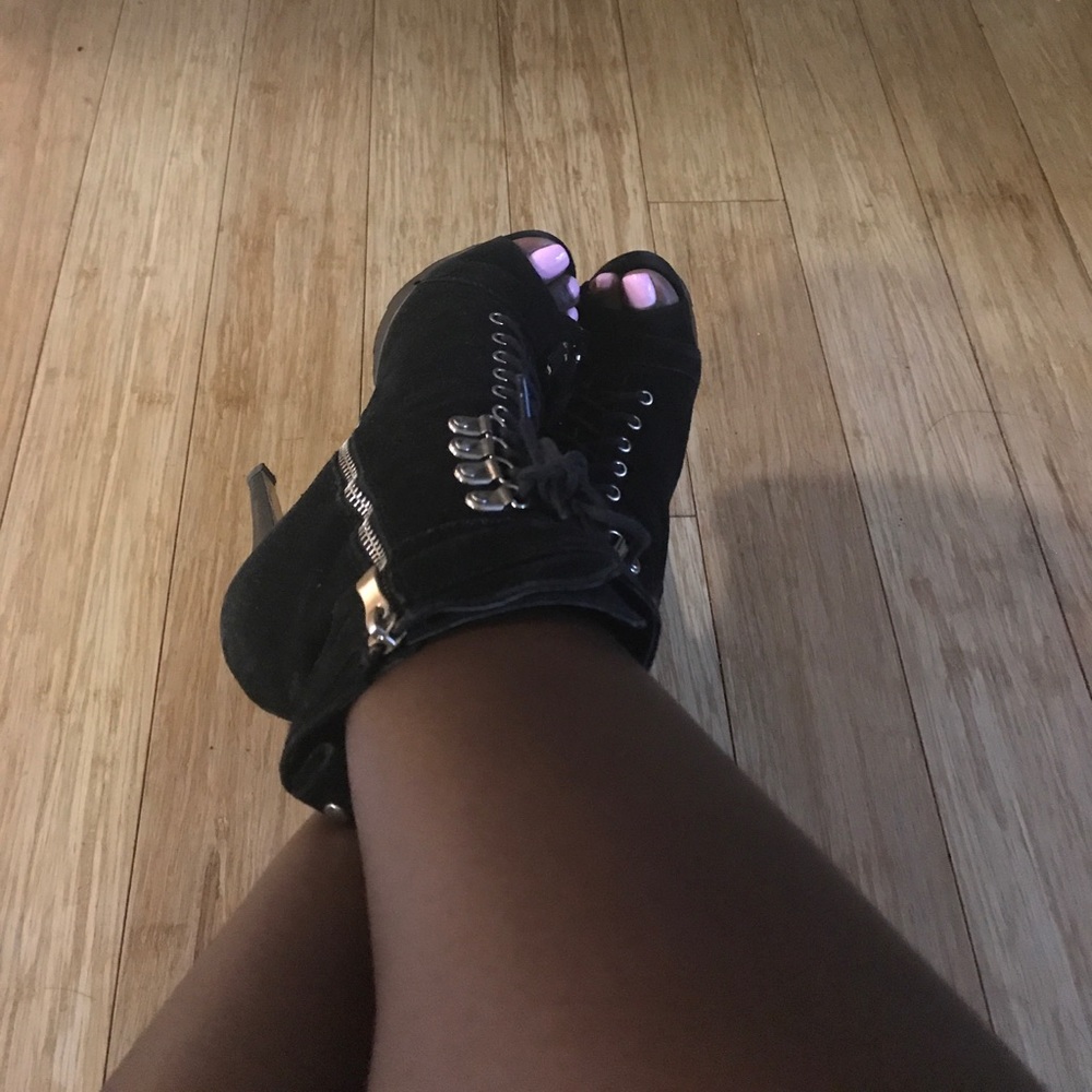 Bebe booties