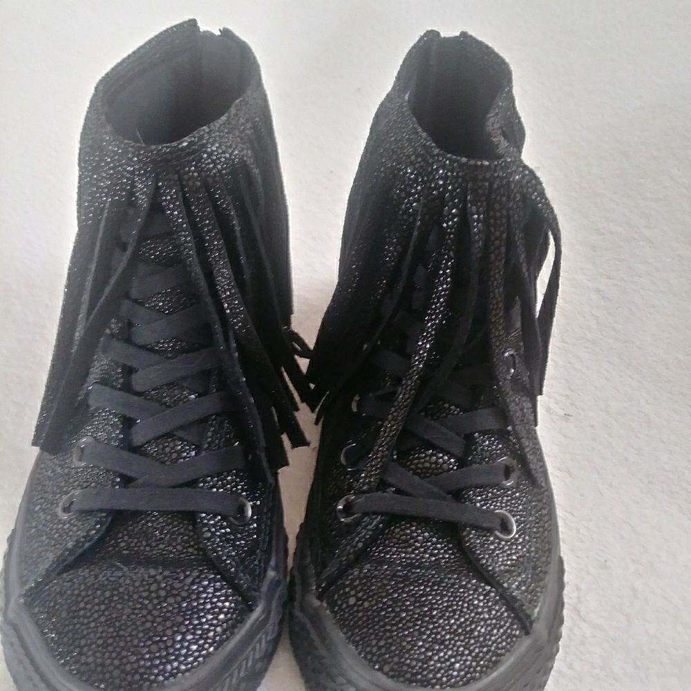 Converse hi-top with fringe