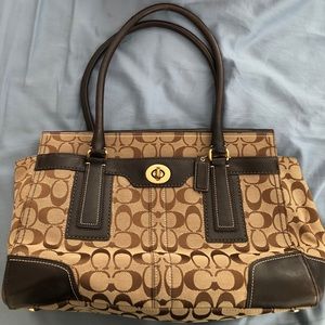 Coach hamptons satchel in signature