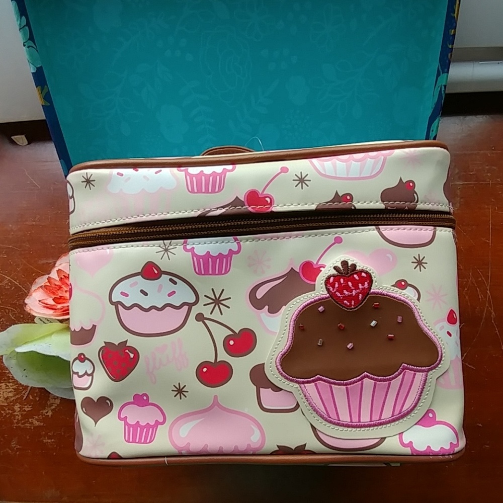 Fluff: Cosmetic Case - Cupcakes