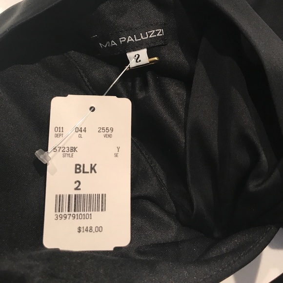 The Perfect Black Dress - Picture 5 of 6