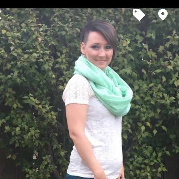 Meet your Posher, Debbie - Picture 1 of 1